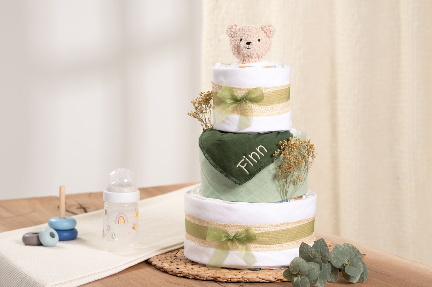 In unserem Blog erfährst du, warum eine Windeltorte das perfekte Geschenk zur Geburt oder Babyshower ist.