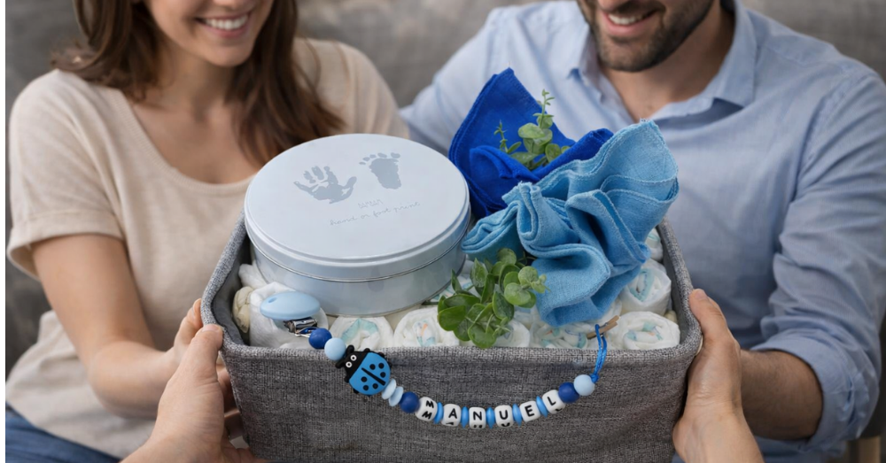 personalisierte Geschenkkiste zur Geburt an Eltern 