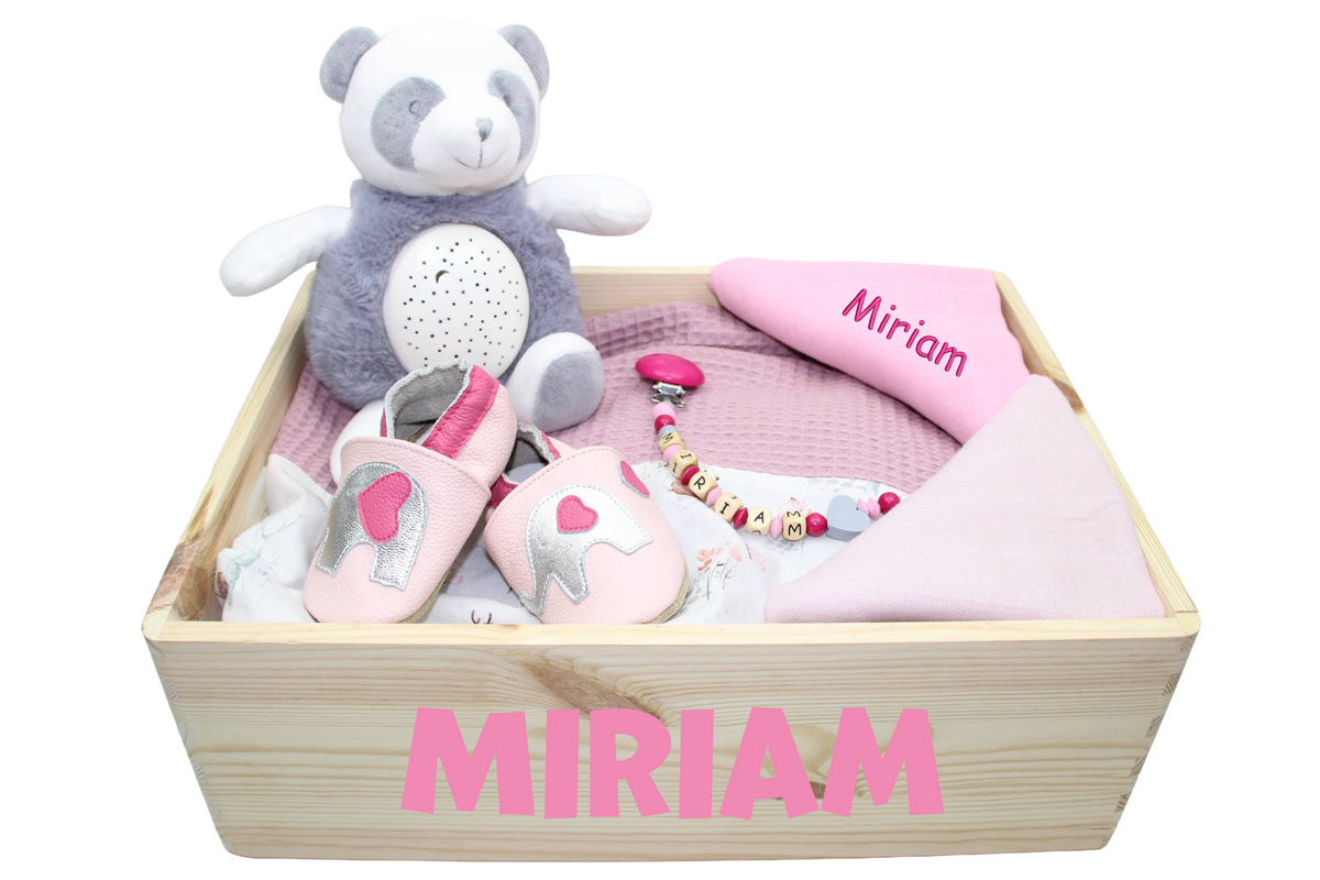 Personalisierte Geschenkkiste als Geburtsgeschenk in der Fabre rosa