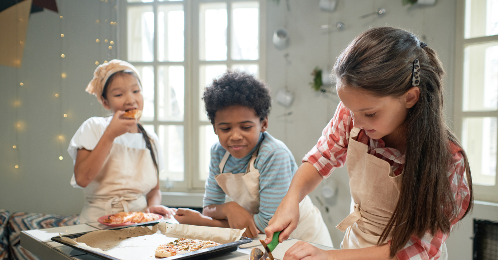 Kinder beim backen