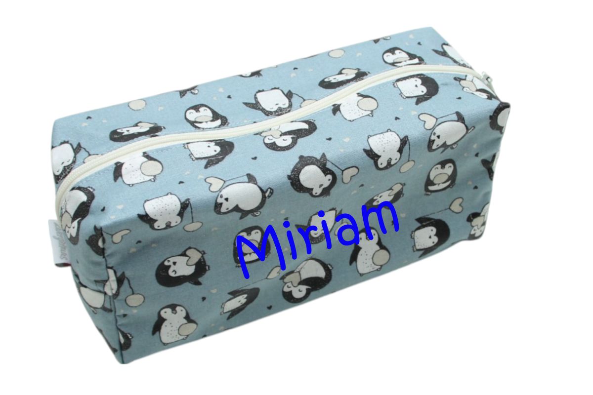 Necessaire für Kinder mit Pinguin bedruckt, mit Name bestickt