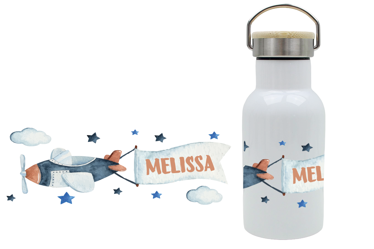 Personalisierte Thermoflasche für Kinder mit Bambusdeckel und Flugzeugmotiv, mit Namen bedruckt