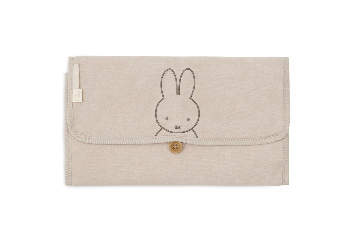 Wickelunterlage mit Hasenmotiv in der Farbe beige