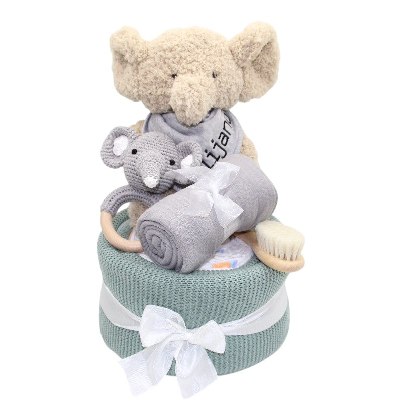 Windeltorte mit Strickdecke und Elefant