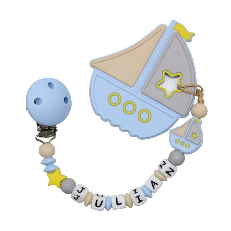 Nuggikette Silikon mit Name und Anhänger Segelschiff pastellblau